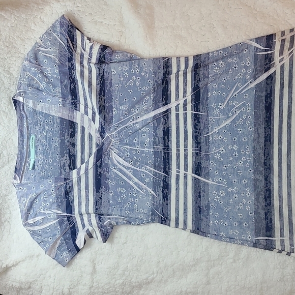 EUC Maurices Short Sleeve V-Neck Tee - Picture 1 of 9